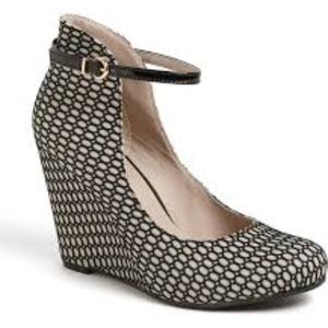Seychelles | Dynamite fishnet wedges